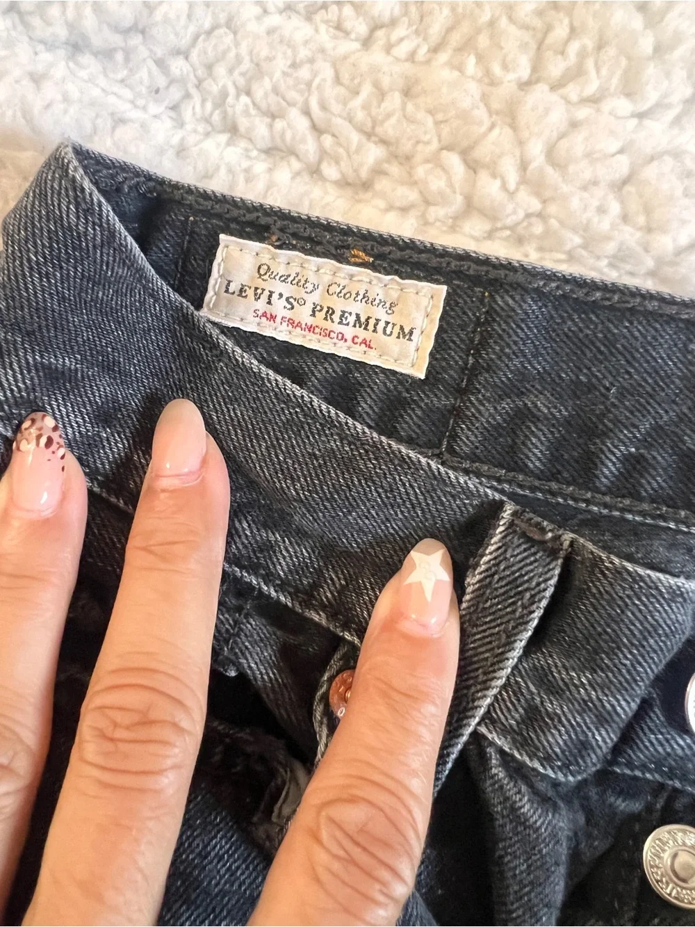 Levi's High-Rise Women's Jeans in Washed Black